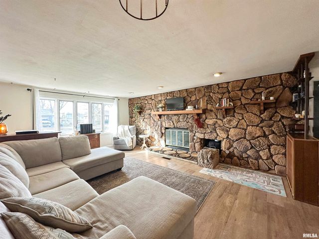 2708 S Daycor Divide, Peoria, IL 61607