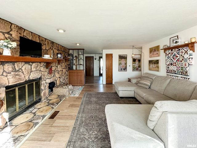 2708 S Daycor Divide, Peoria, IL 61607