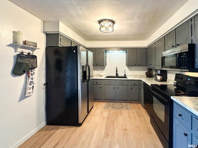 2708 S Daycor Divide, Peoria, IL 61607