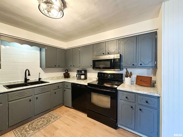 2708 S Daycor Divide, Peoria, IL 61607