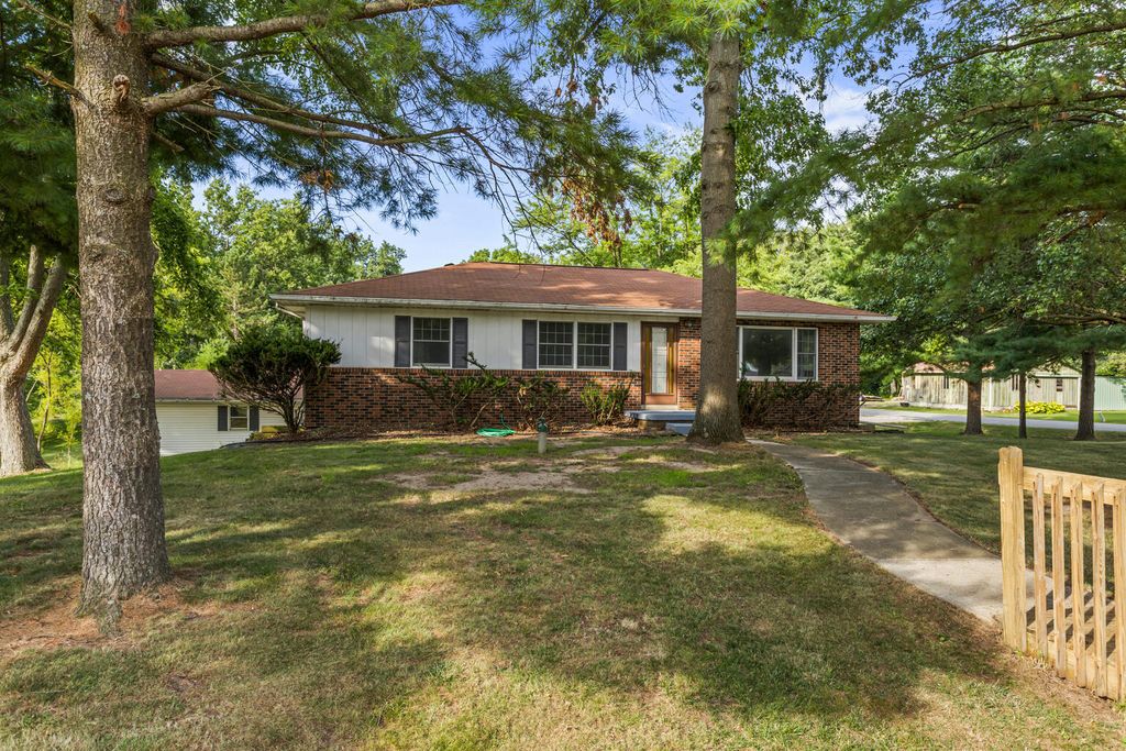 5619 Arrow Head Court, Decatur, IL 62521