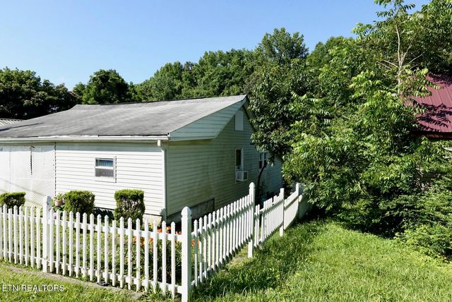 305 W Dunn St, Rockwood, TN 37854