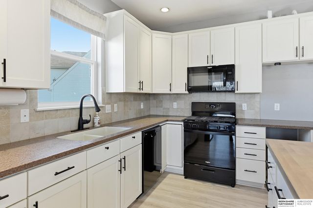 20810 Paul Circle, Elkhorn, NE 68022