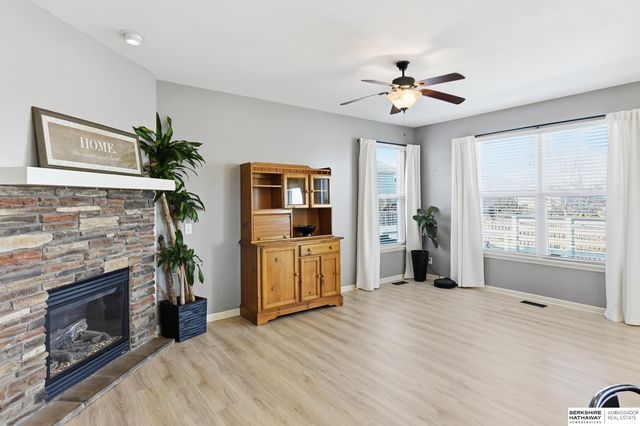 20810 Paul Circle, Elkhorn, NE 68022