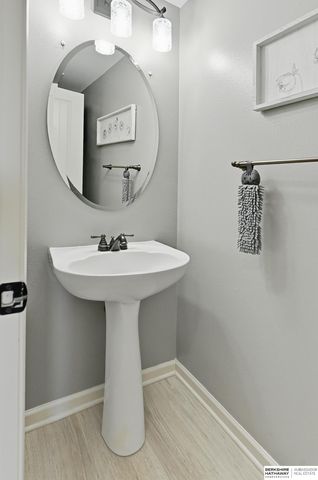 20810 Paul Circle, Elkhorn, NE 68022