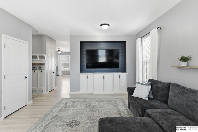 20810 Paul Circle, Elkhorn, NE 68022