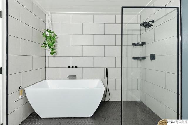 20810 Paul Circle, Elkhorn, NE 68022