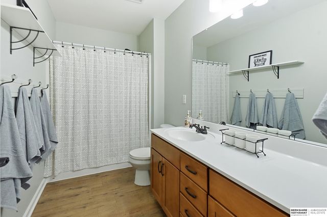 20810 Paul Circle, Elkhorn, NE 68022