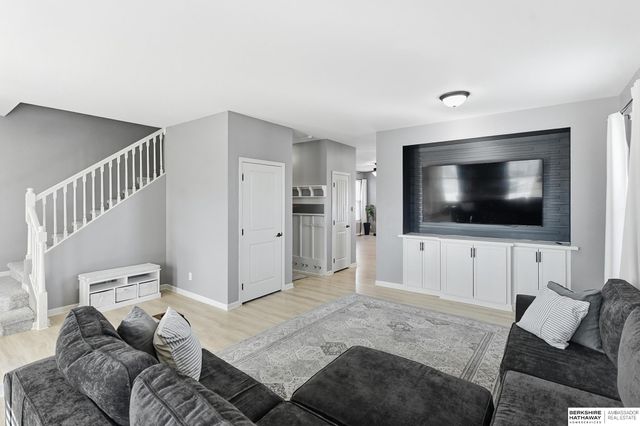 20810 Paul Circle, Elkhorn, NE 68022