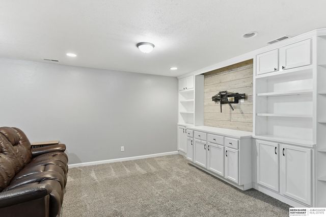 20810 Paul Circle, Elkhorn, NE 68022