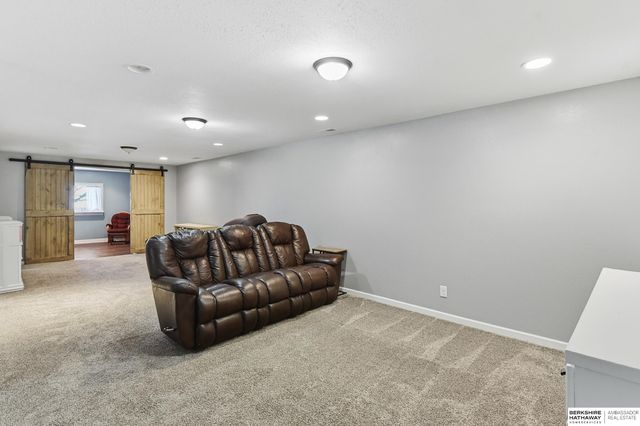 20810 Paul Circle, Elkhorn, NE 68022