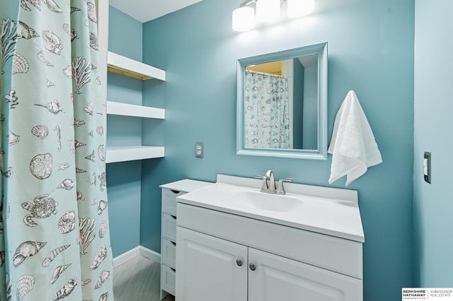 20810 Paul Circle, Elkhorn, NE 68022