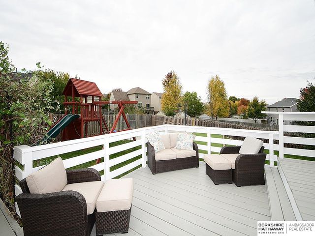 20810 Paul Circle, Elkhorn, NE 68022