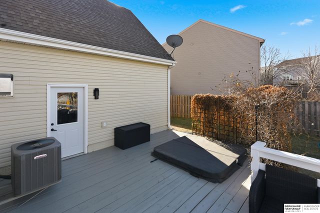 20810 Paul Circle, Elkhorn, NE 68022