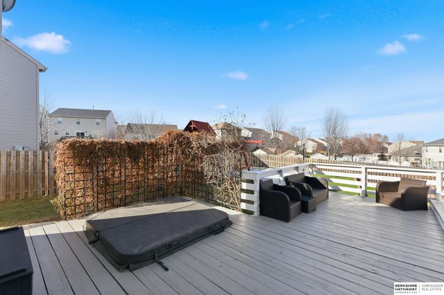 20810 Paul Circle, Elkhorn, NE 68022