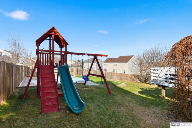 20810 Paul Circle, Elkhorn, NE 68022