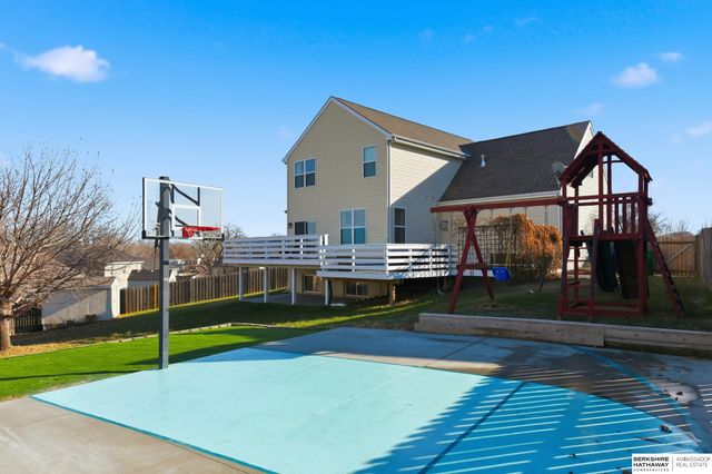 20810 Paul Circle, Elkhorn, NE 68022