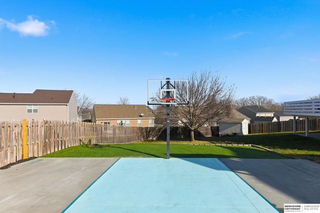 20810 Paul Circle, Elkhorn, NE 68022