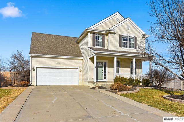 20810 Paul Circle, Elkhorn, NE 68022