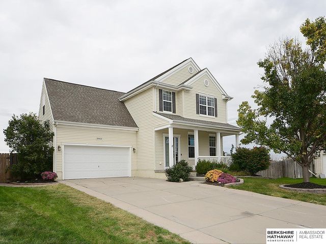 20810 Paul Circle, Elkhorn, NE 68022