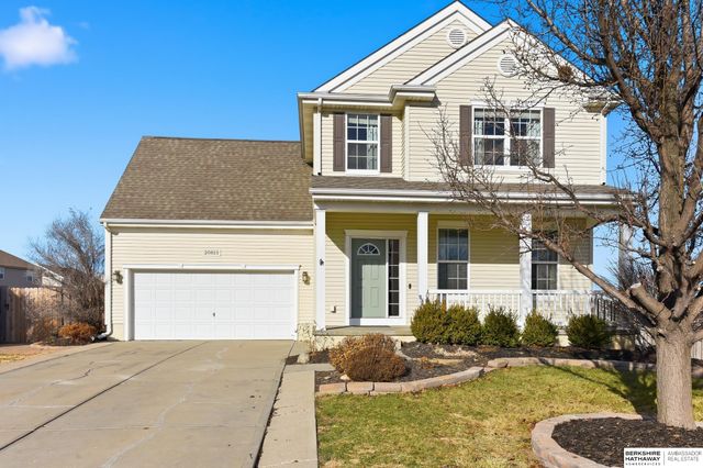 20810 Paul Circle, Elkhorn, NE 68022