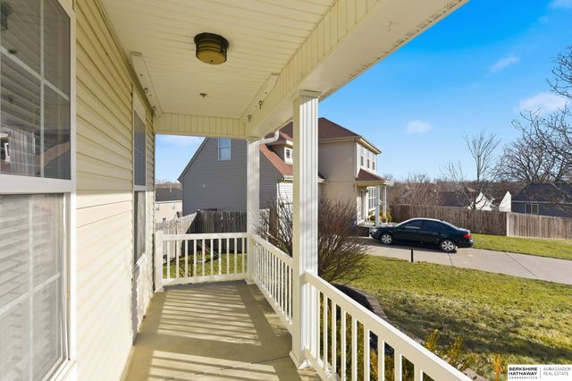 20810 Paul Circle, Elkhorn, NE 68022