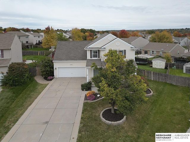 20810 Paul Circle, Elkhorn, NE 68022