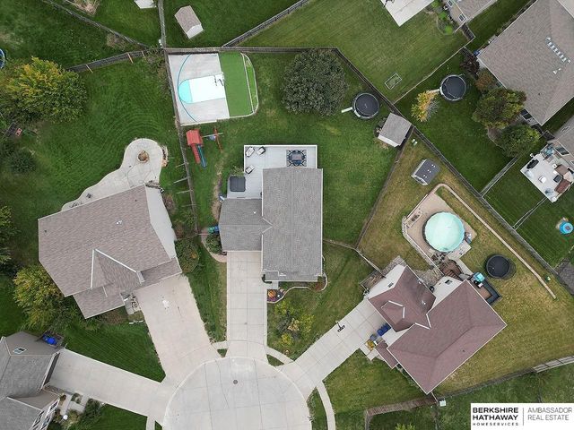 20810 Paul Circle, Elkhorn, NE 68022