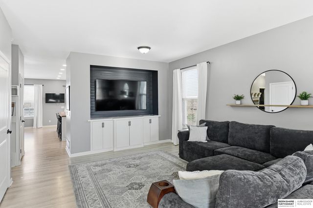 20810 Paul Circle, Elkhorn, NE 68022