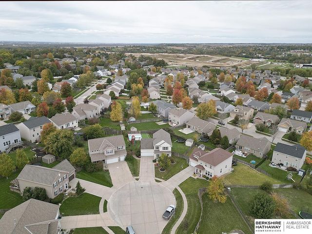 20810 Paul Circle, Elkhorn, NE 68022