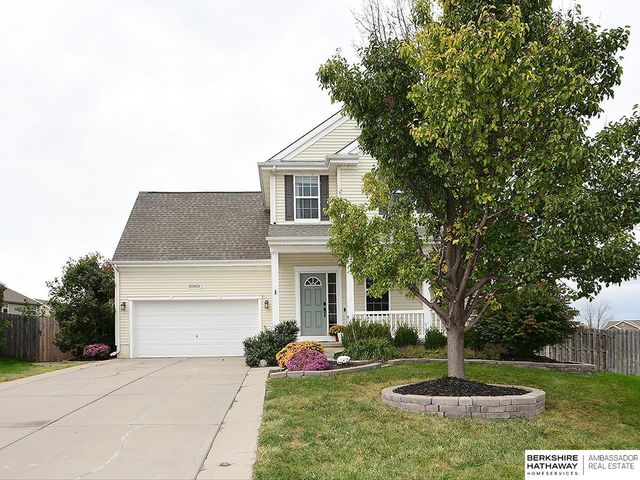 20810 Paul Circle, Elkhorn, NE 68022