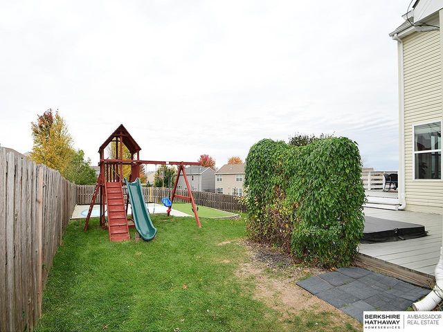 20810 Paul Circle, Elkhorn, NE 68022