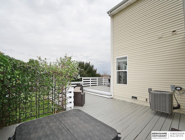 20810 Paul Circle, Elkhorn, NE 68022