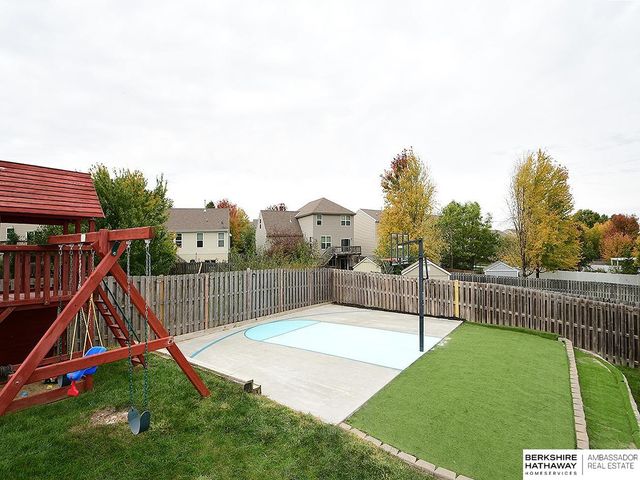 20810 Paul Circle, Elkhorn, NE 68022