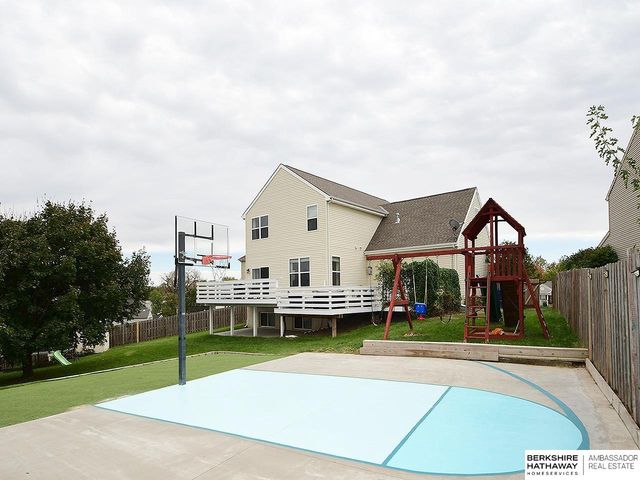 20810 Paul Circle, Elkhorn, NE 68022