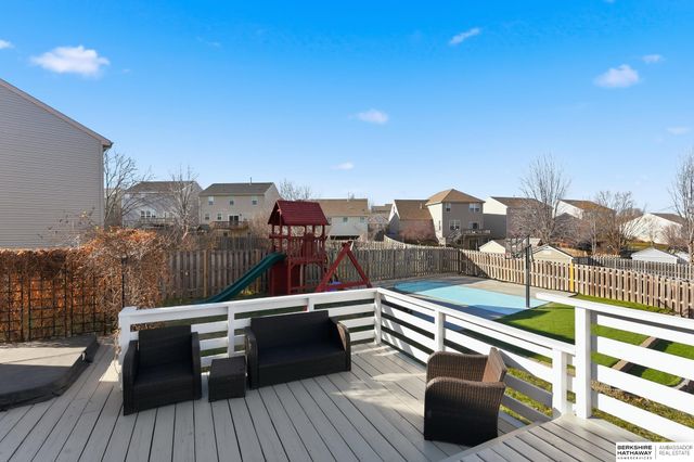 20810 Paul Circle, Elkhorn, NE 68022