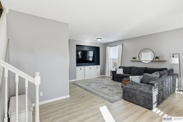 20810 Paul Circle, Elkhorn, NE 68022