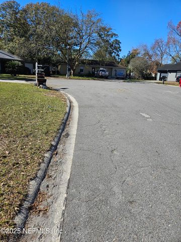 8256 JUSTIN Road N, Jacksonville, FL 32210