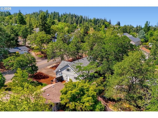 4007 BRAE BURN Dr, Eugene, OR 97405