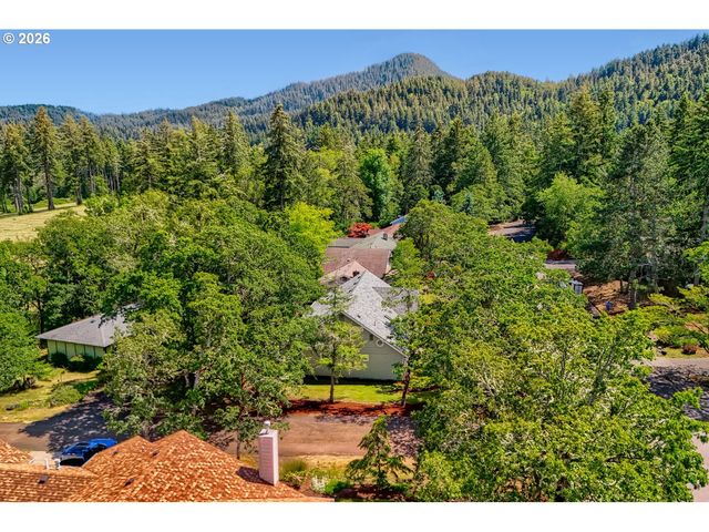 4007 BRAE BURN Dr, Eugene, OR 97405