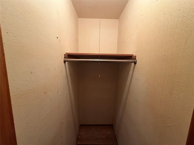 2740 Lakeview Circle, Beaumont, TX 77703