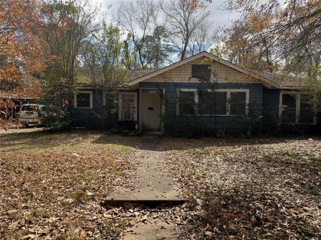 2740 Lakeview Circle, Beaumont, TX 77703