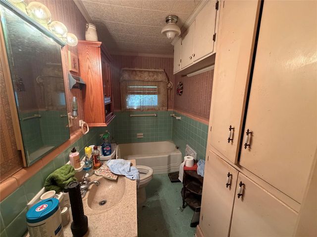 2740 Lakeview Circle, Beaumont, TX 77703