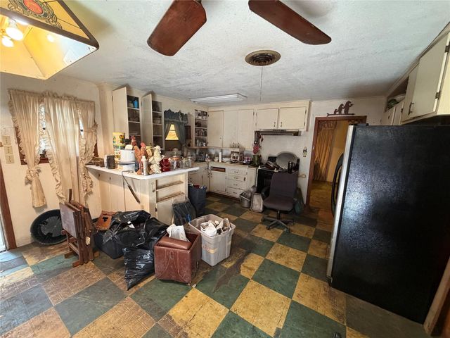 2740 Lakeview Circle, Beaumont, TX 77703