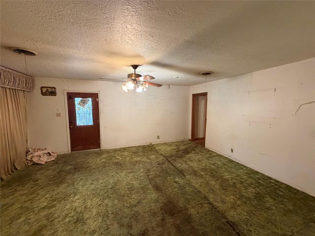 2740 Lakeview Circle, Beaumont, TX 77703