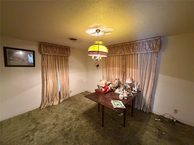 2740 Lakeview Circle, Beaumont, TX 77703