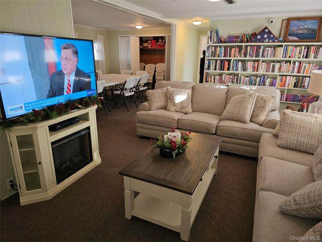 1964 River Road 35, Calverton, NY 11933