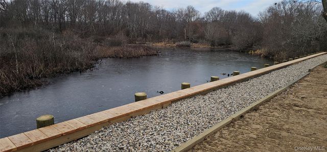 1964 River Road 35, Calverton, NY 11933