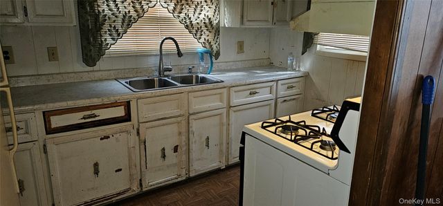 1964 River Road 35, Calverton, NY 11933