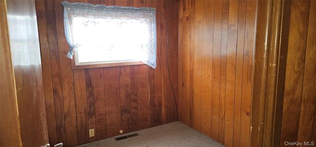 1964 River Road 35, Calverton, NY 11933